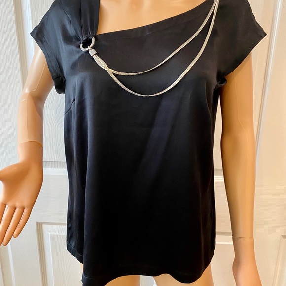 ESCADA CAP SLEEVE SZ 40 SILK BLK TOP W CHAIN - Picture 2 of 8